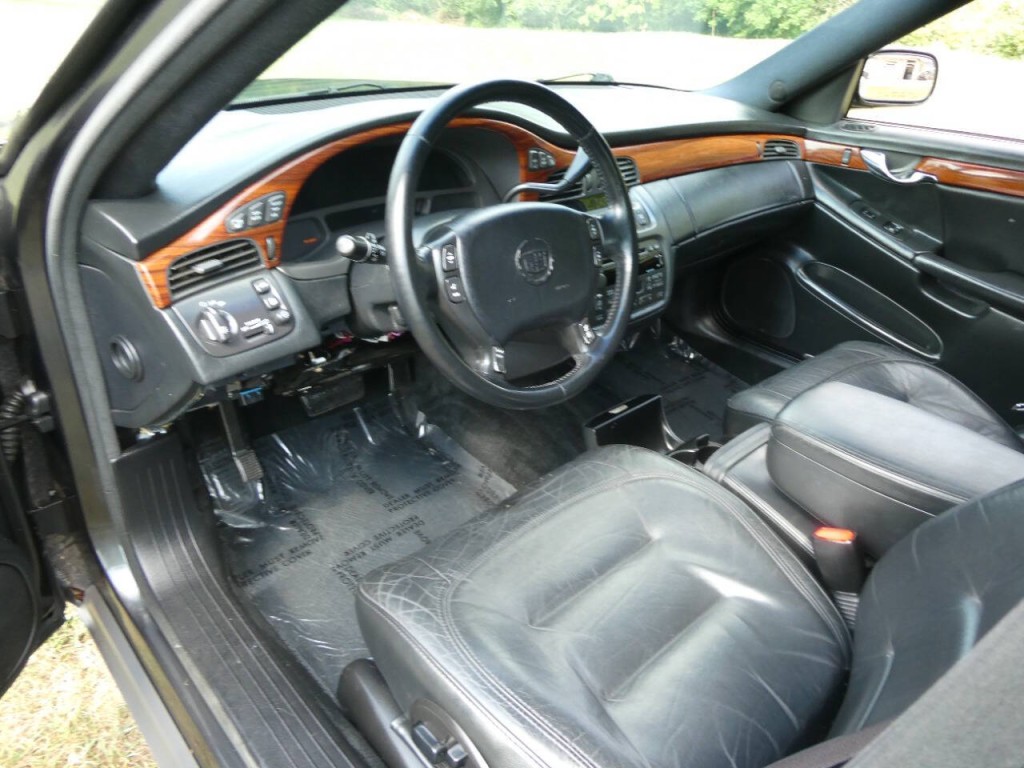 2002 Cadillac DeVille Image 10