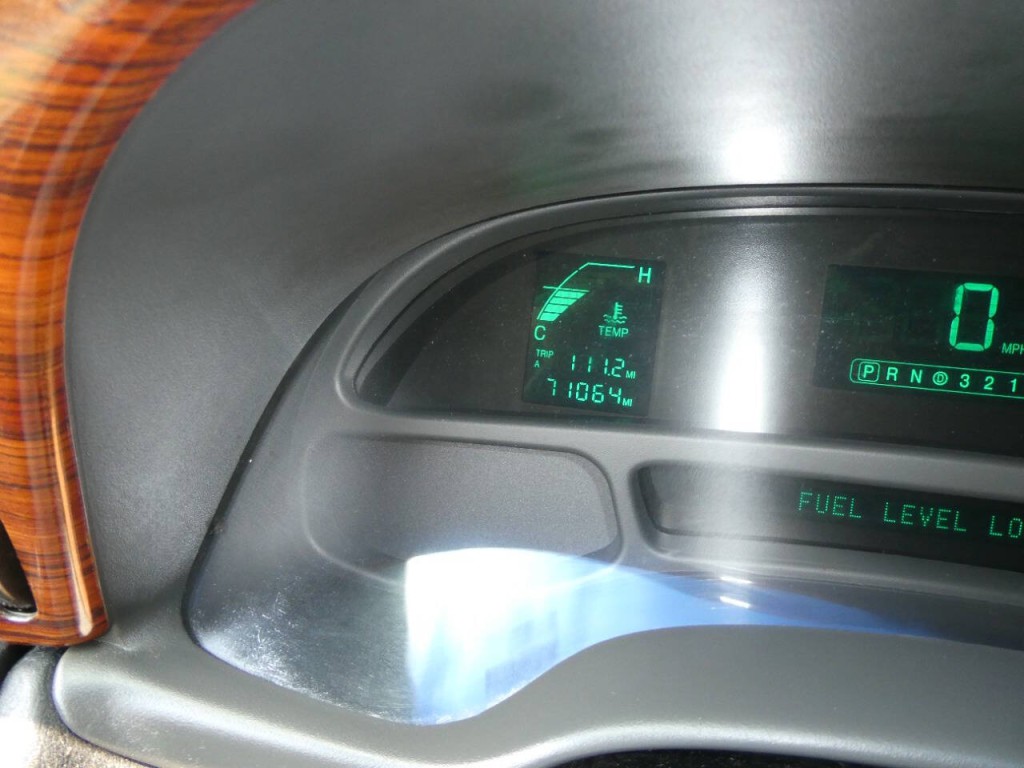 2002 Cadillac DeVille Image 13
