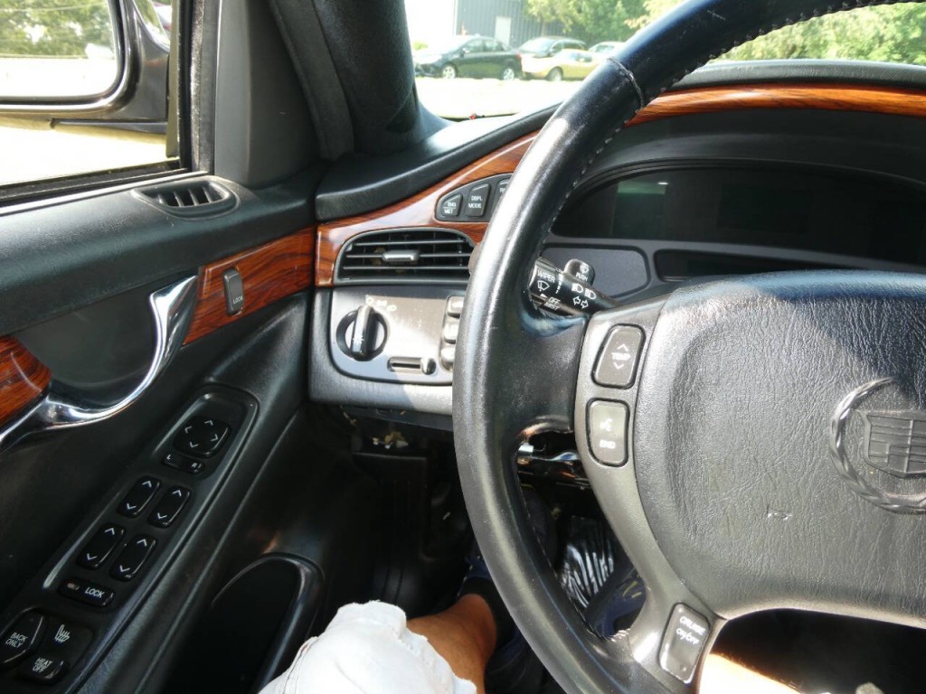 2002 Cadillac DeVille Image 14