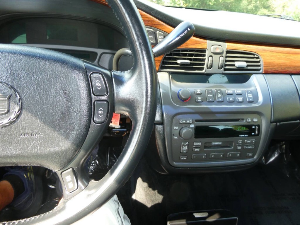 2002 Cadillac DeVille Image 15