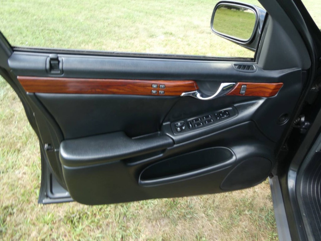 2002 Cadillac DeVille Image 23
