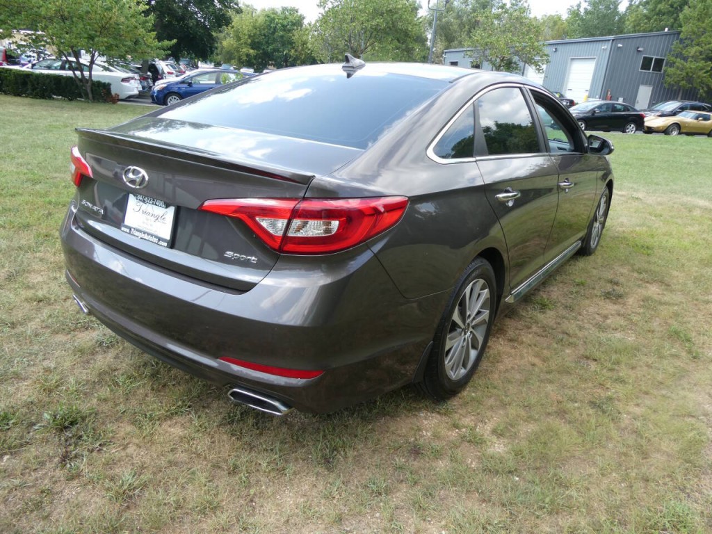 2015 Hyundai Sonata Image 4