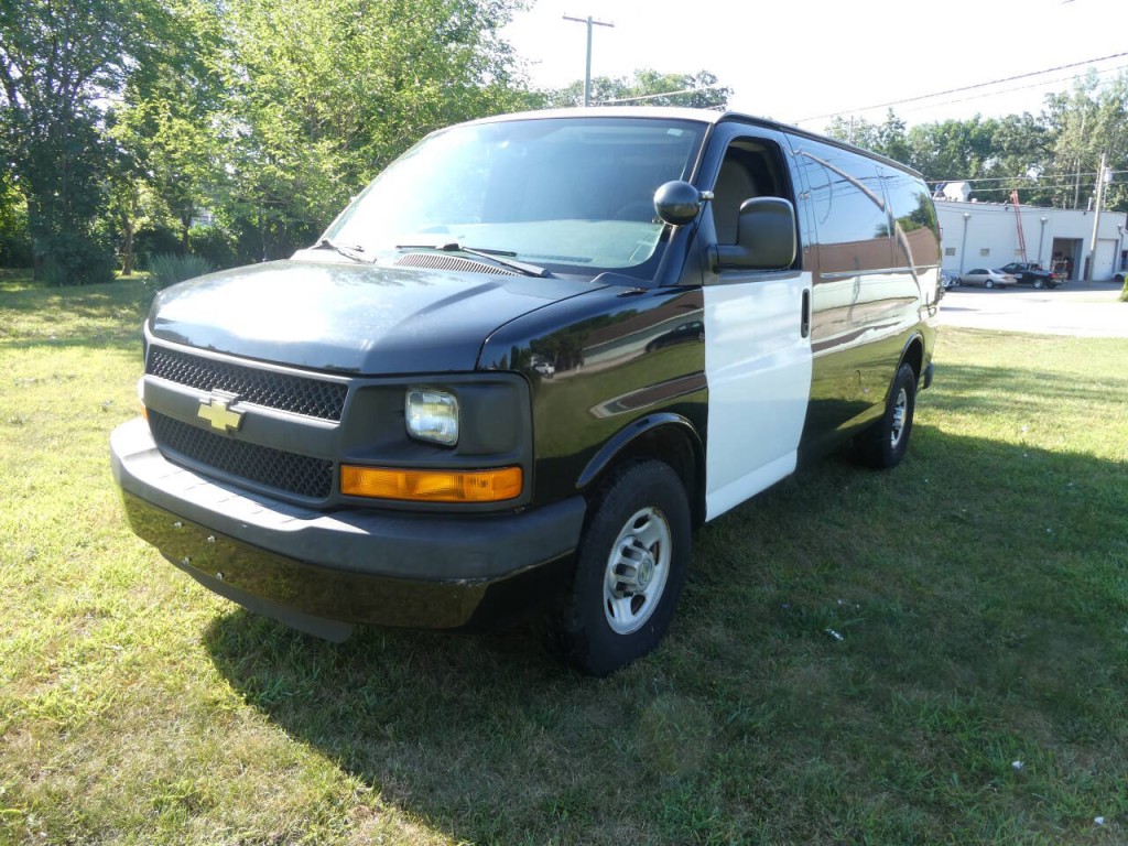 2013 Chevrolet Express Image 1