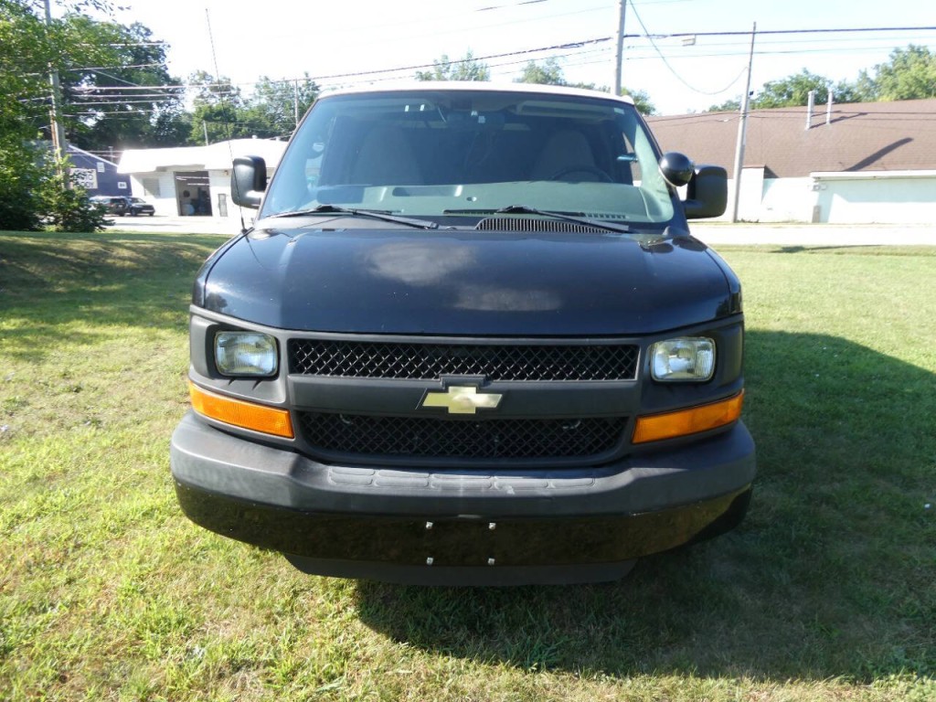 2013 Chevrolet Express Image 2