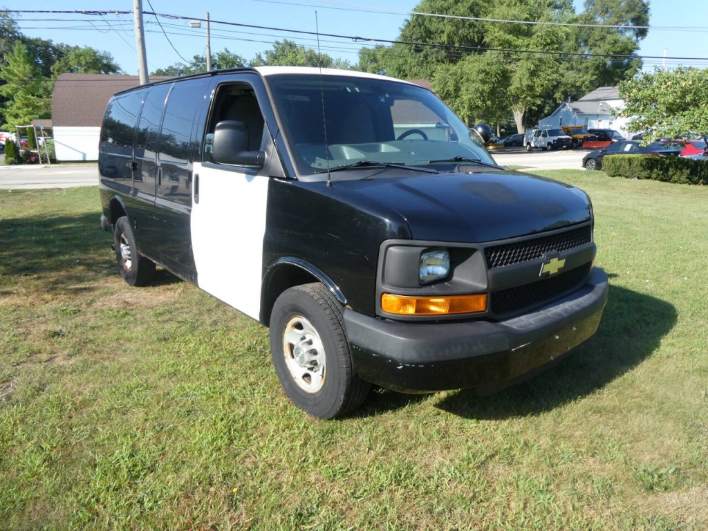 2013 Chevrolet Express Image 3