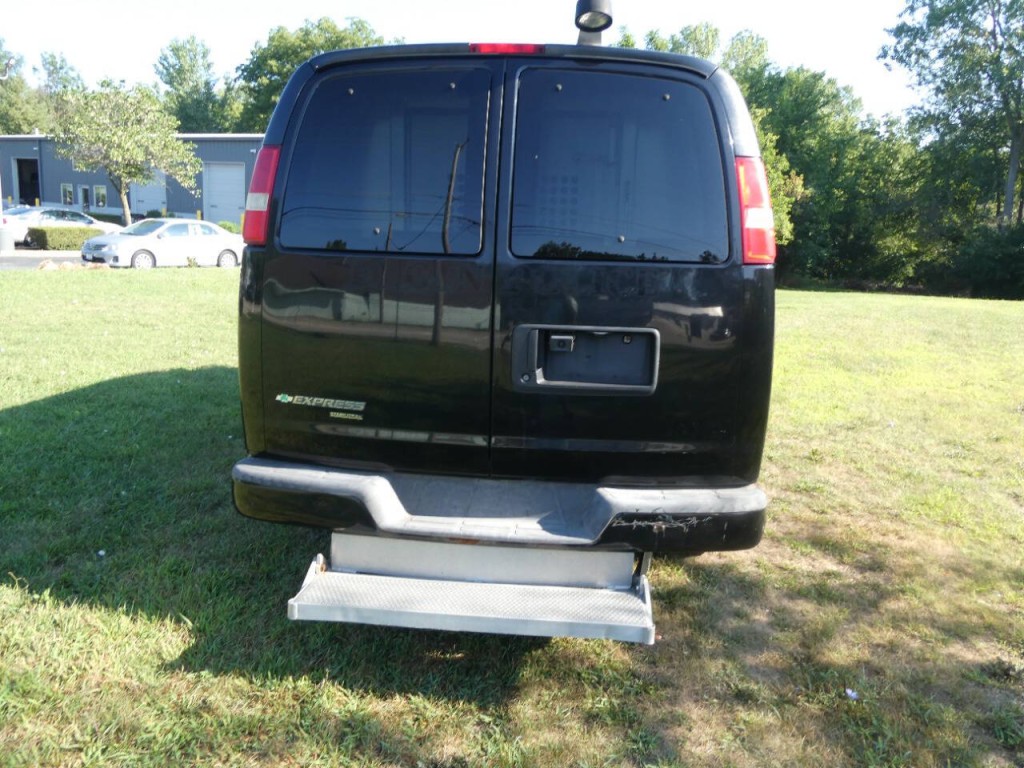 2013 Chevrolet Express Image 6