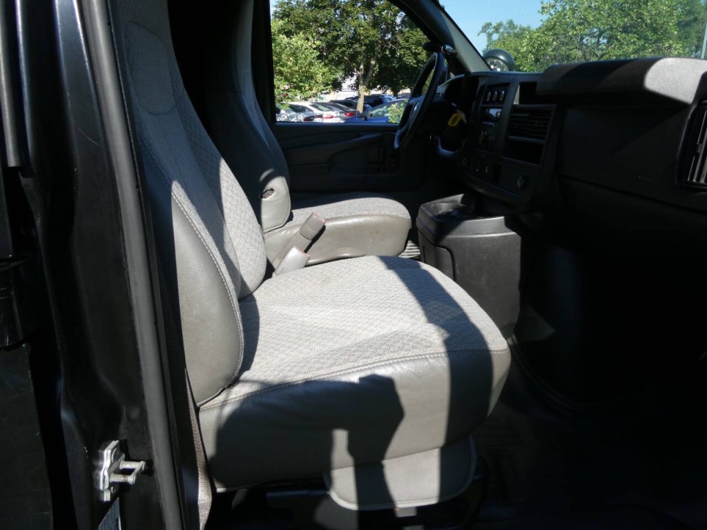 2013 Chevrolet Express Image 14