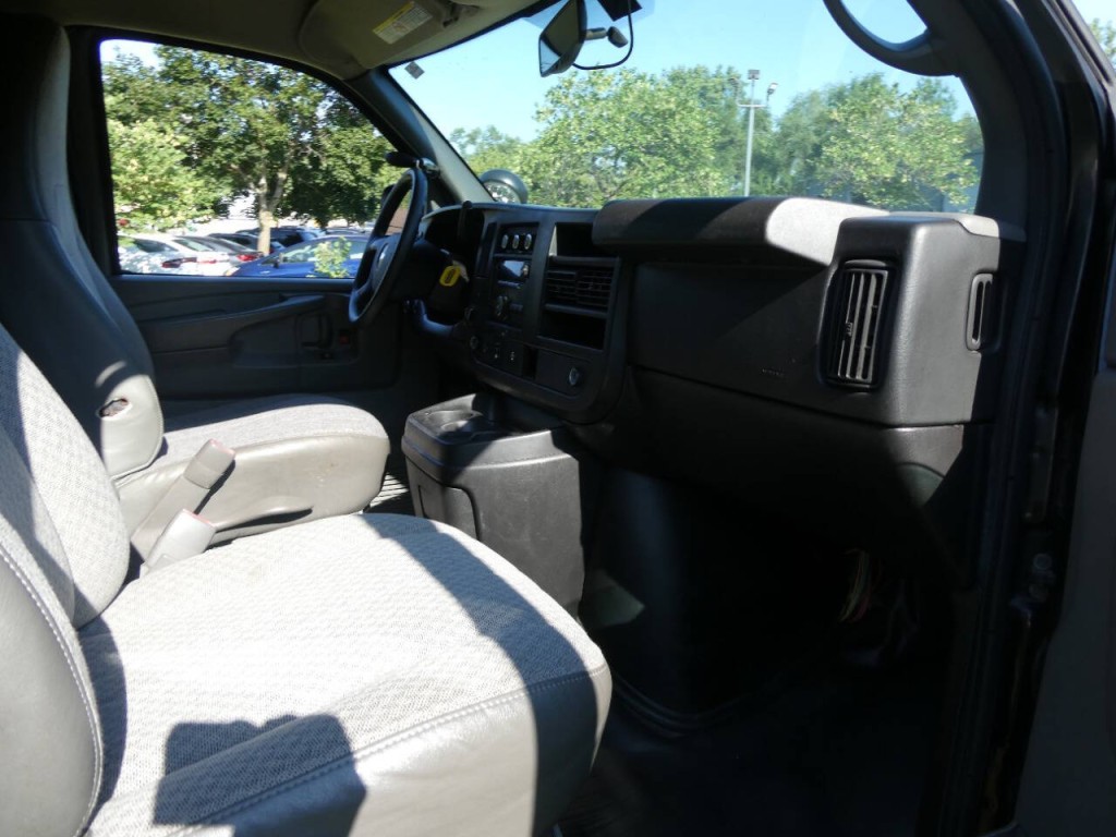 2013 Chevrolet Express Image 15