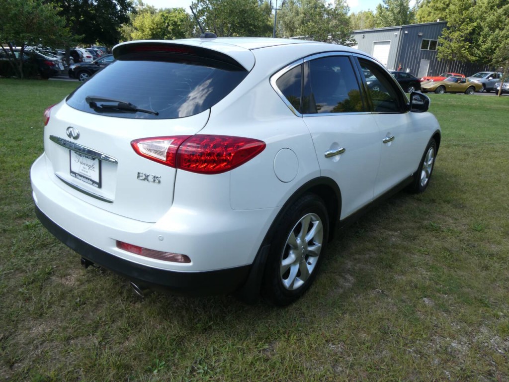 2010 INFINITI EX35 Image 5