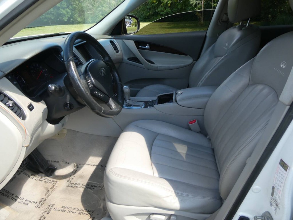2010 INFINITI EX35 Image 9