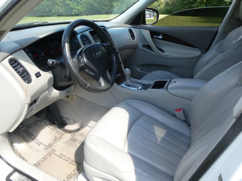 2010 INFINITI EX35 Image 10