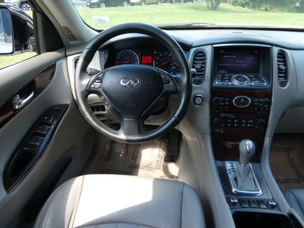 2010 INFINITI EX35 Image 11