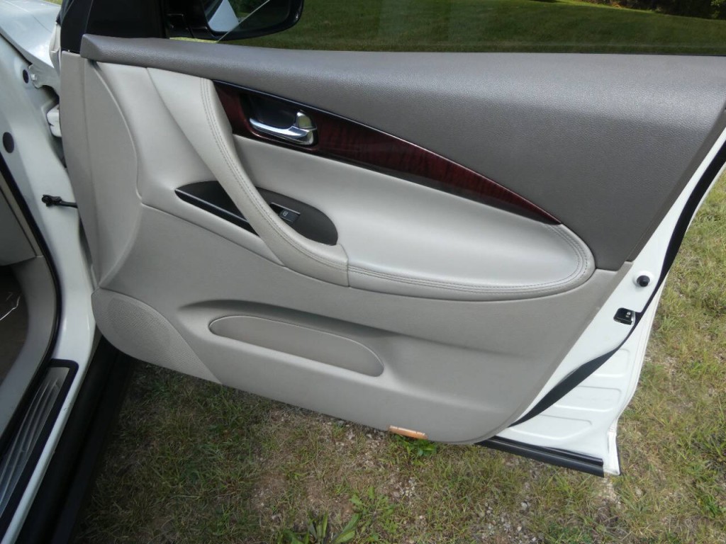 2010 INFINITI EX35 Image 23