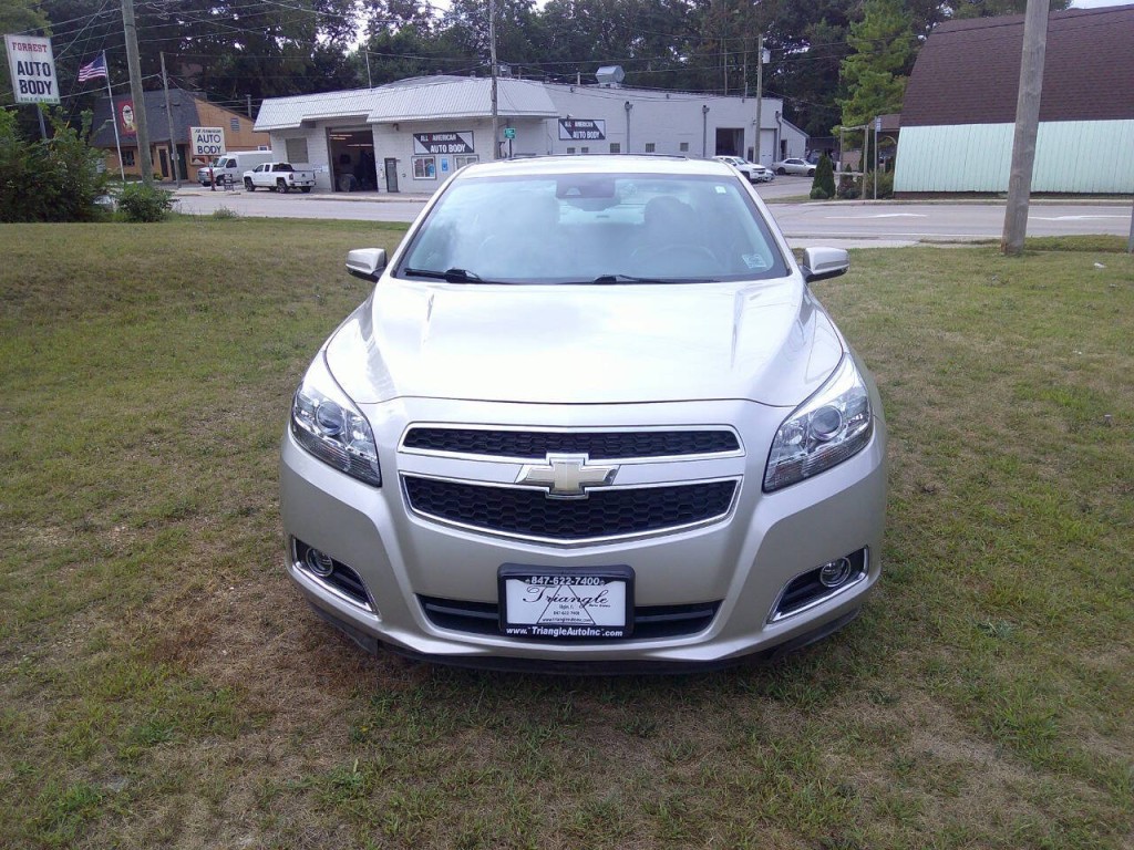 2013 Chevrolet Malibu Image 2