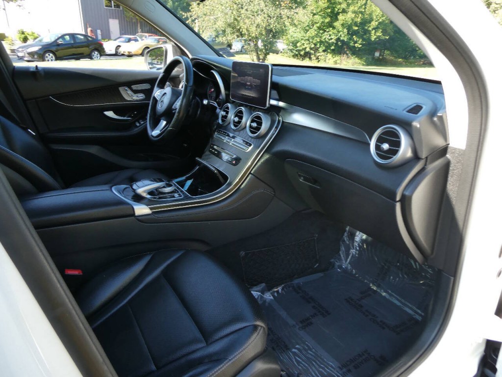 2017 Mercedes-Benz GLC-Class Image 30
