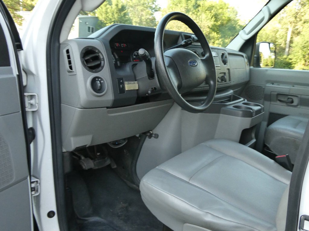2012 Ford E-Series Image 9