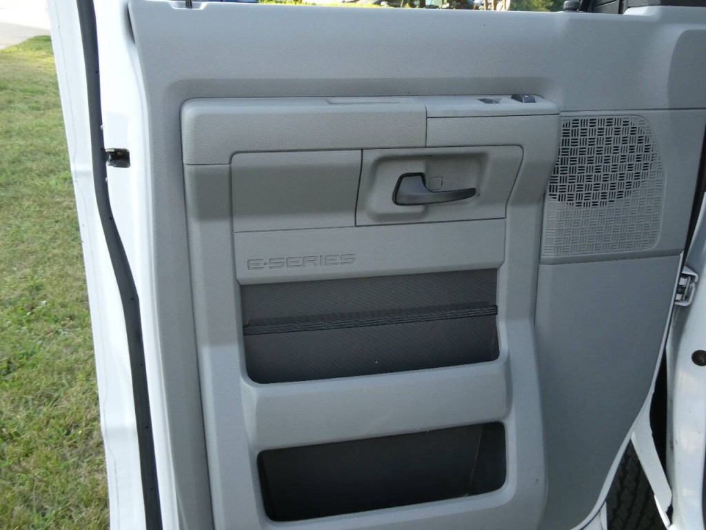 2012 Ford E-Series Image 13