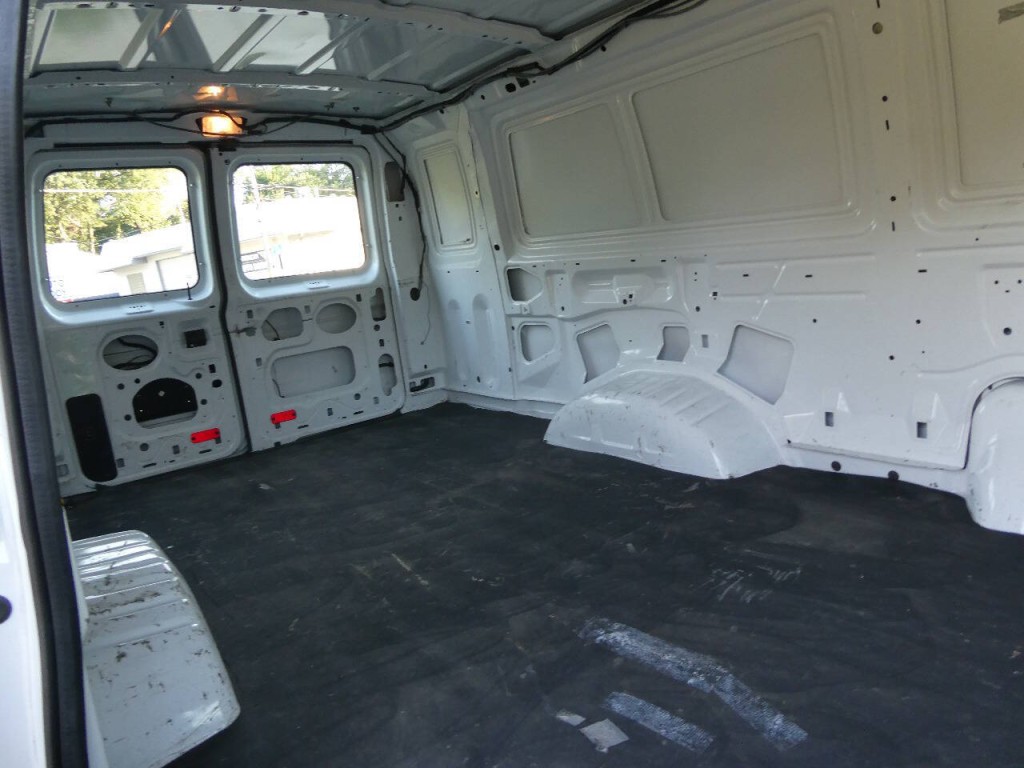 2012 Ford E-Series Image 17