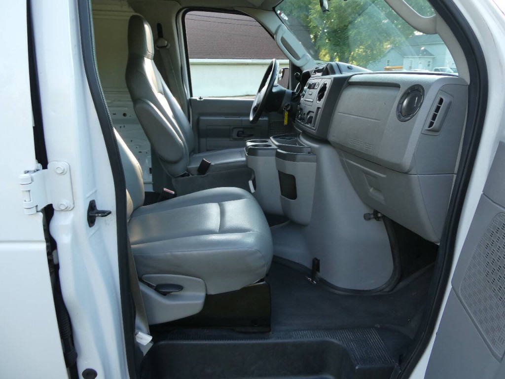 2012 Ford E-Series Image 18