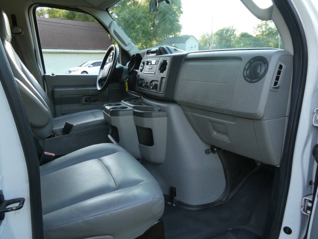 2012 Ford E-Series Image 19