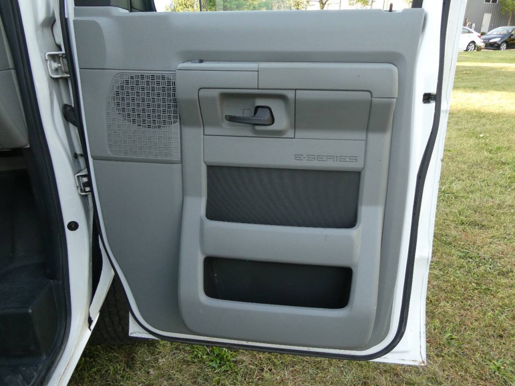 2012 Ford E-Series Image 20