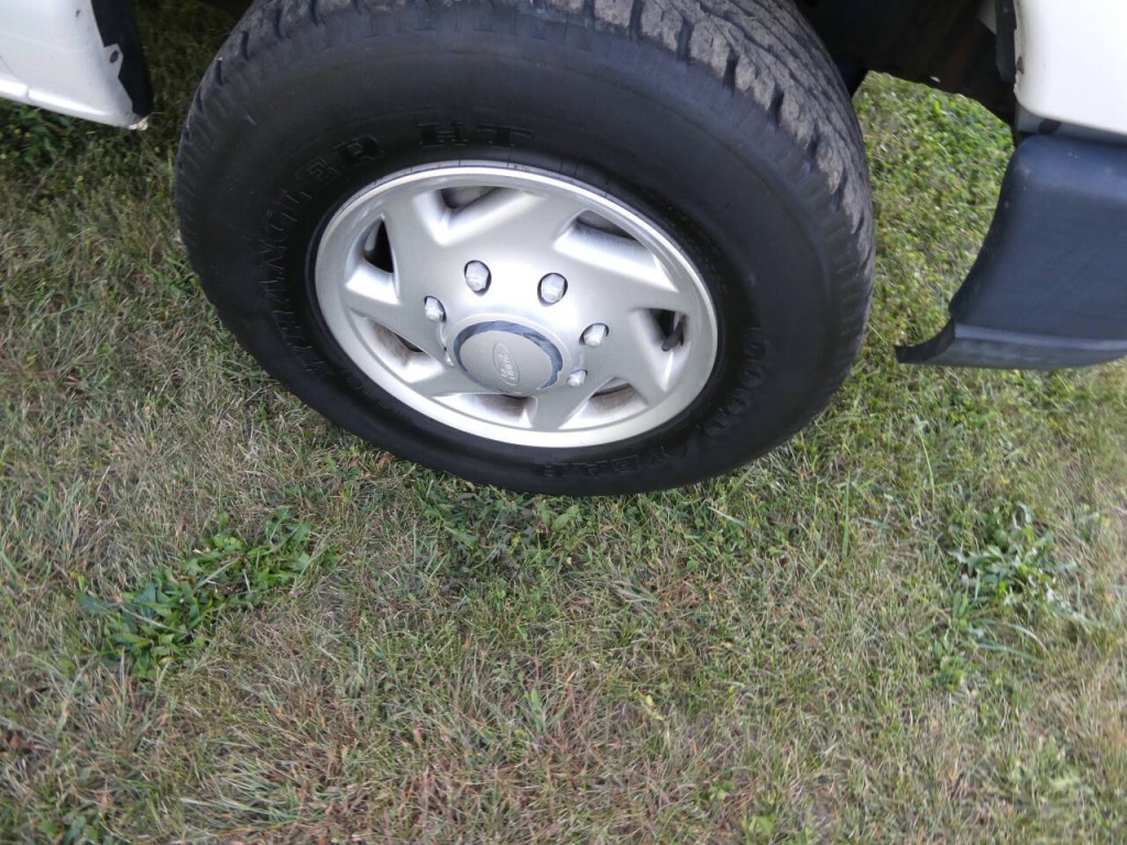 2012 Ford E-Series Image 21