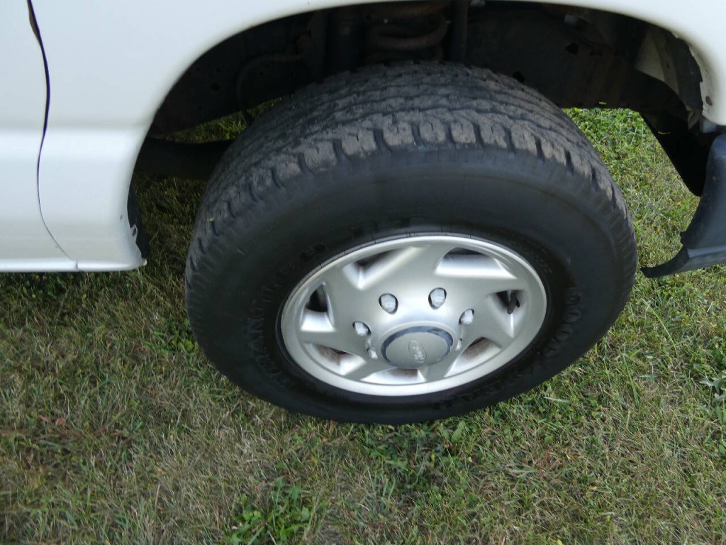 2012 Ford E-Series Image 22