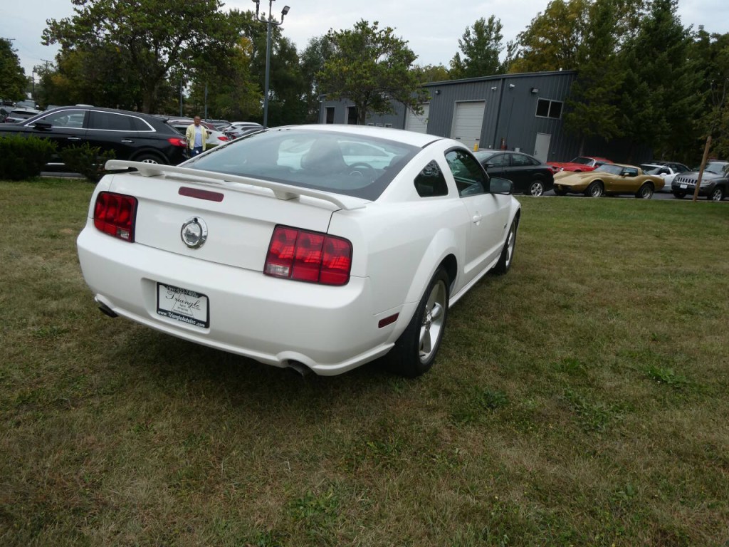 2007 Ford Mustang Image 4