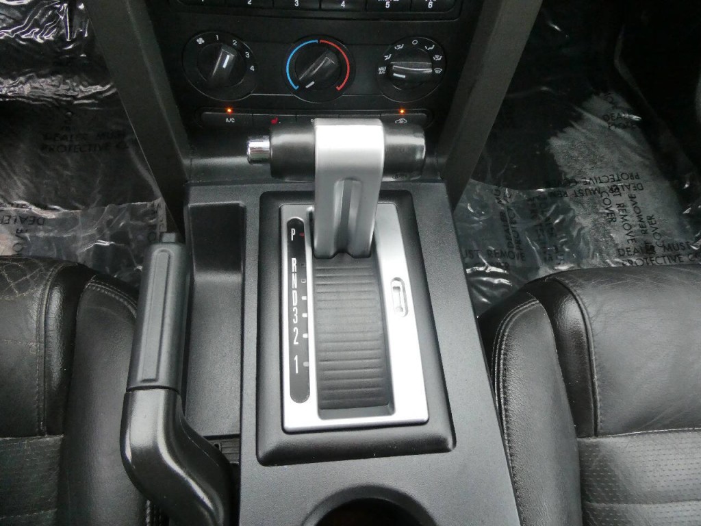 2007 Ford Mustang Image 16