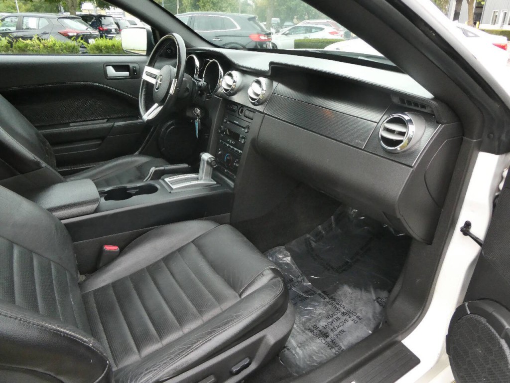 2007 Ford Mustang Image 19