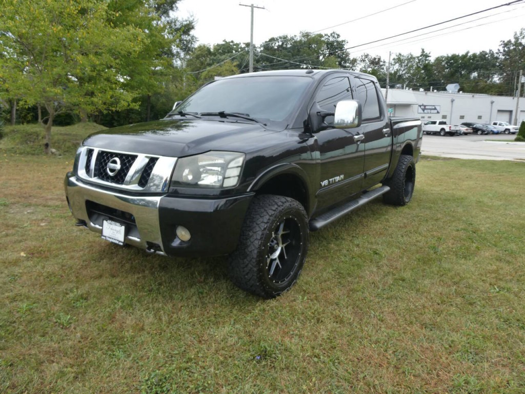 2008 Nissan Titan Image 1