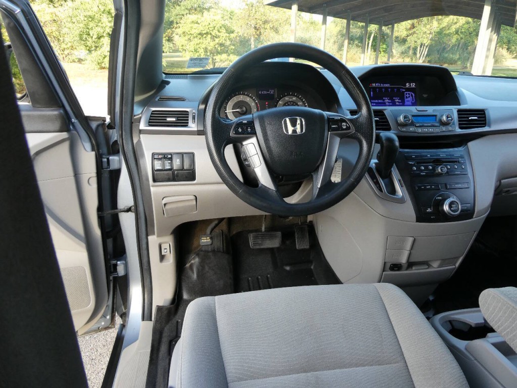 2012 Honda Odyssey Image 9