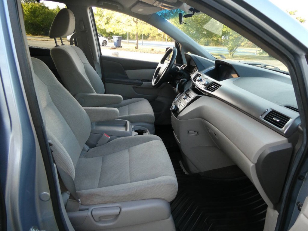 2012 Honda Odyssey Image 24