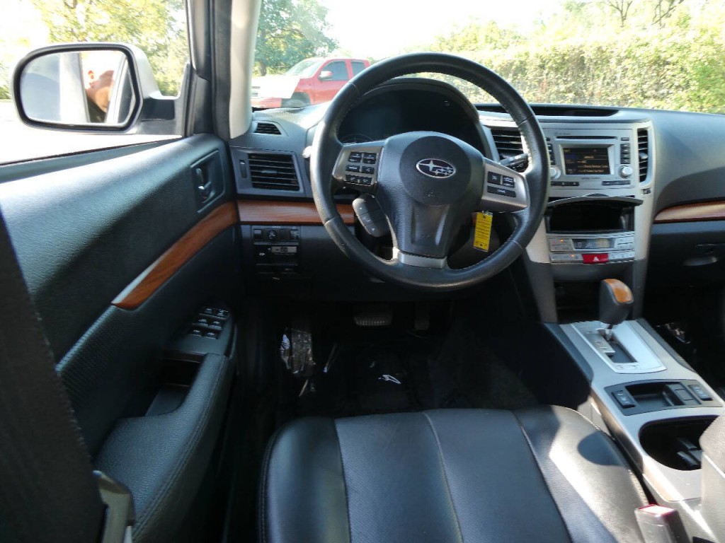 2014 Subaru Outback Image 9