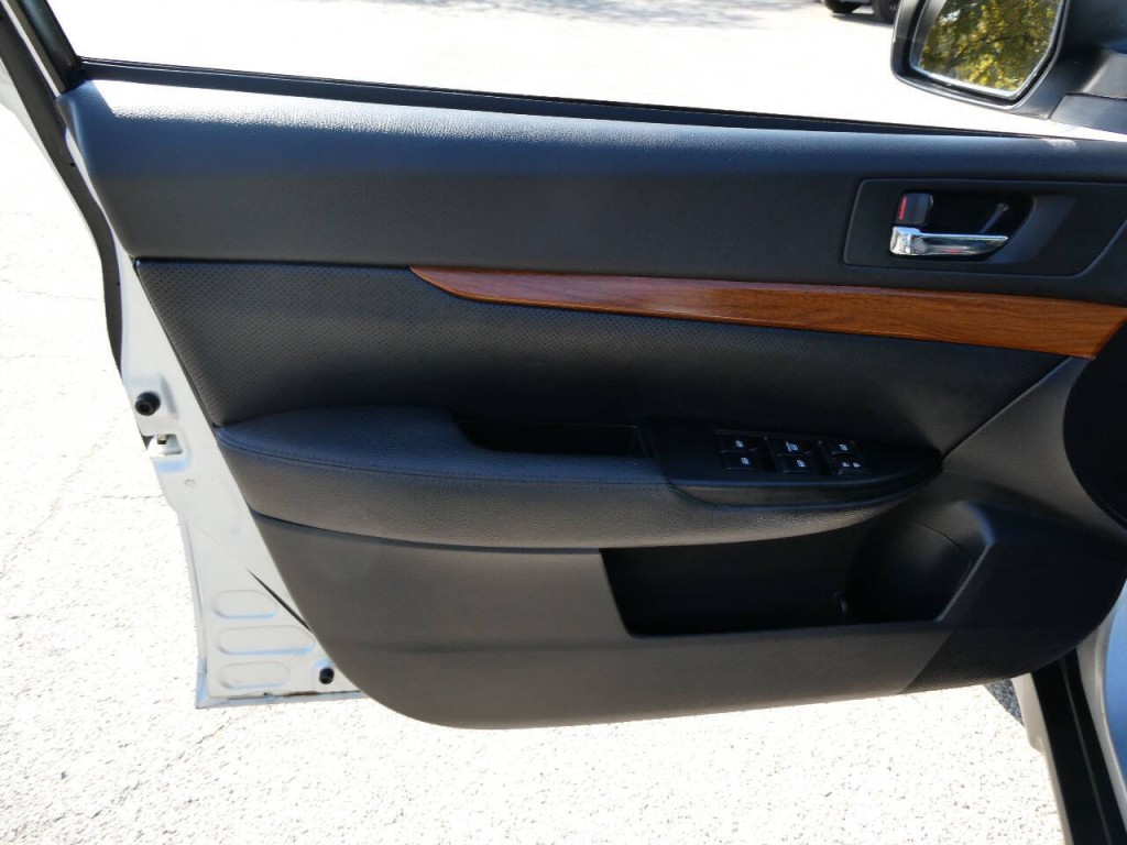 2014 Subaru Outback Image 16