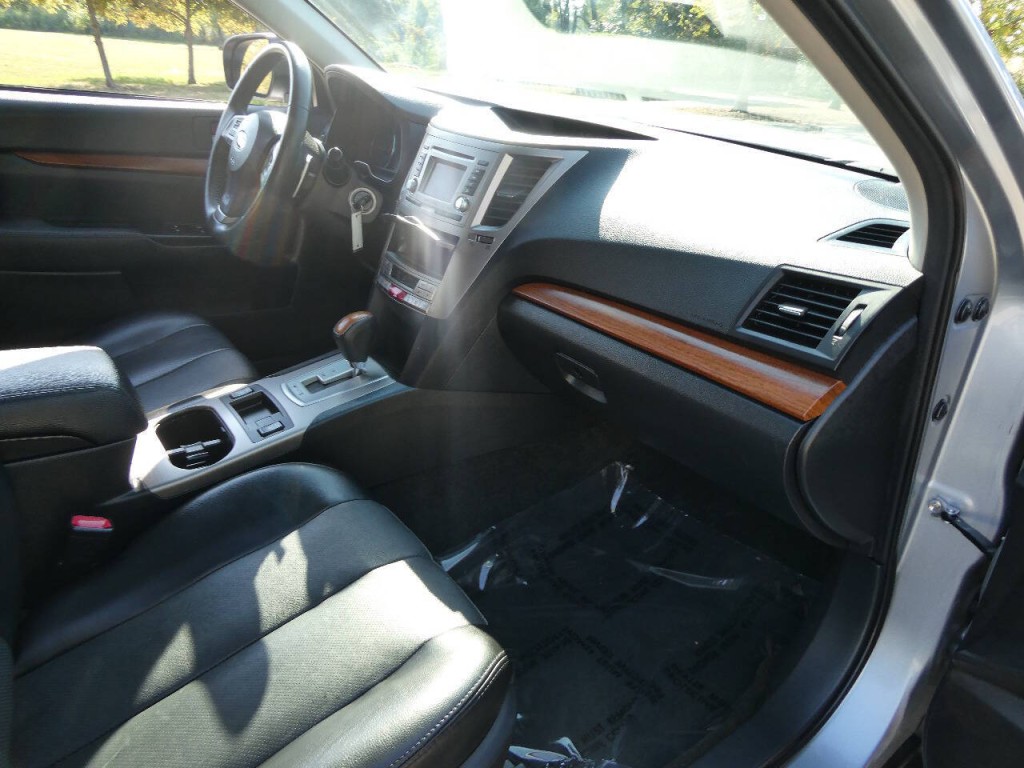 2014 Subaru Outback Image 24