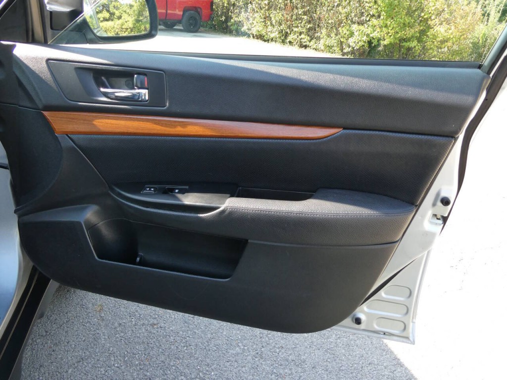 2014 Subaru Outback Image 25