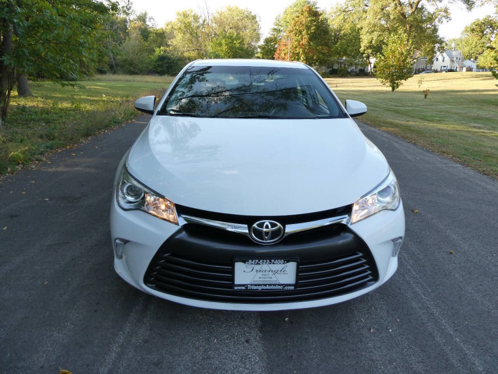 2016 Toyota Camry Image 2