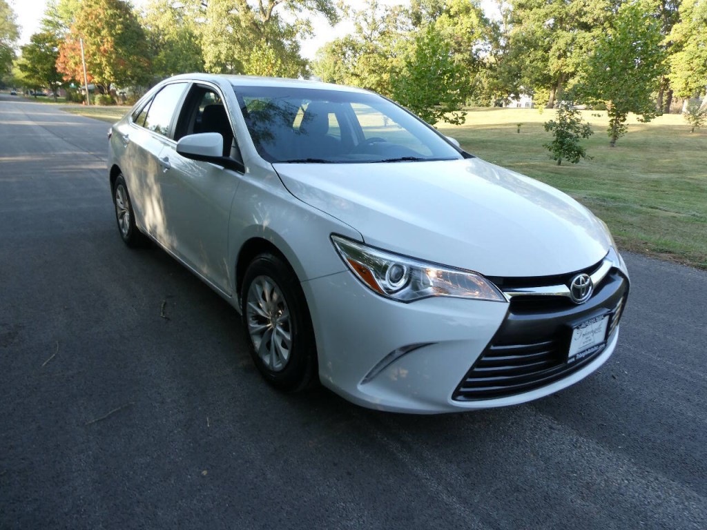 2016 Toyota Camry Image 3
