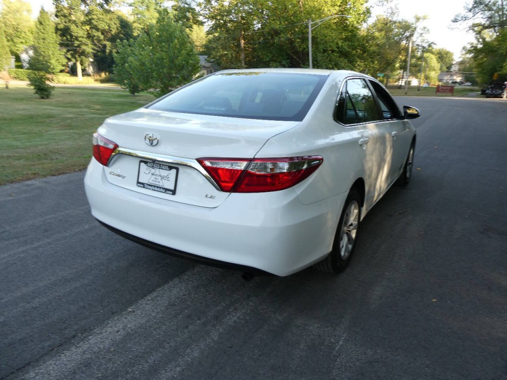 2016 Toyota Camry Image 4