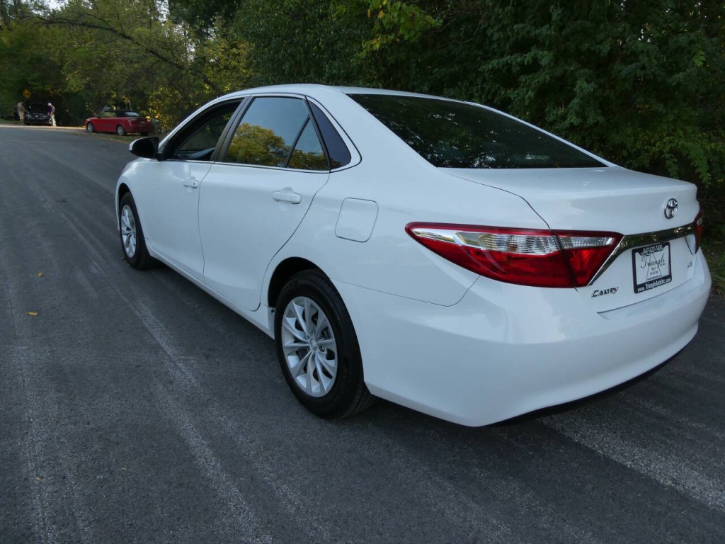 2016 Toyota Camry Image 6