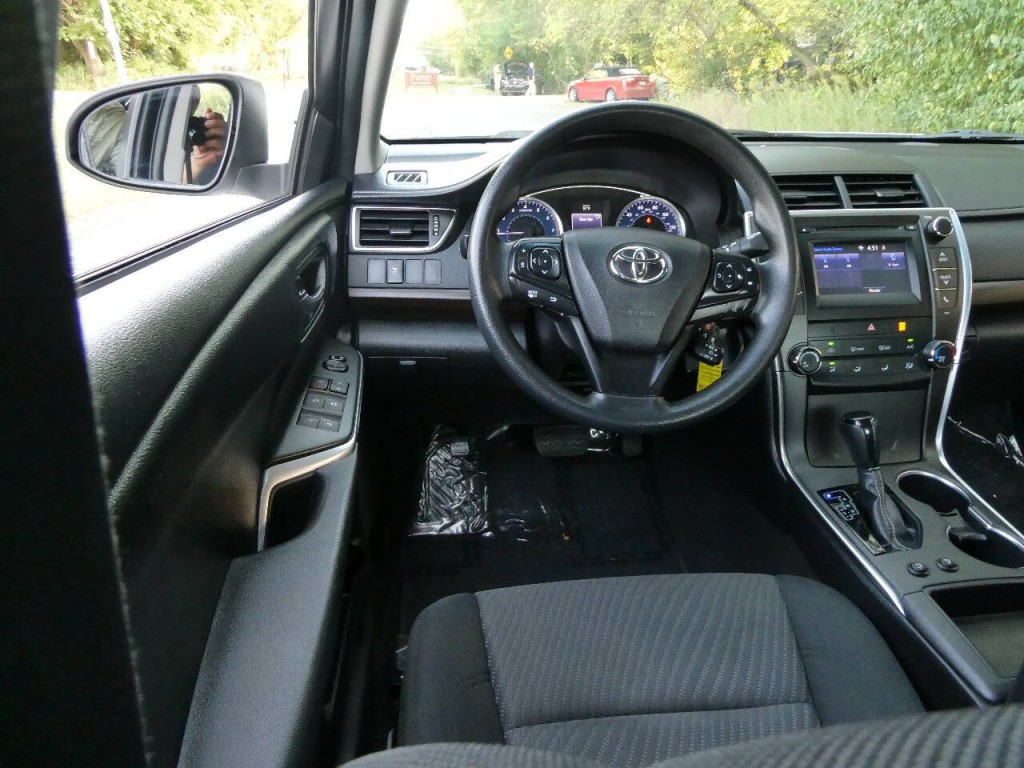 2016 Toyota Camry Image 9