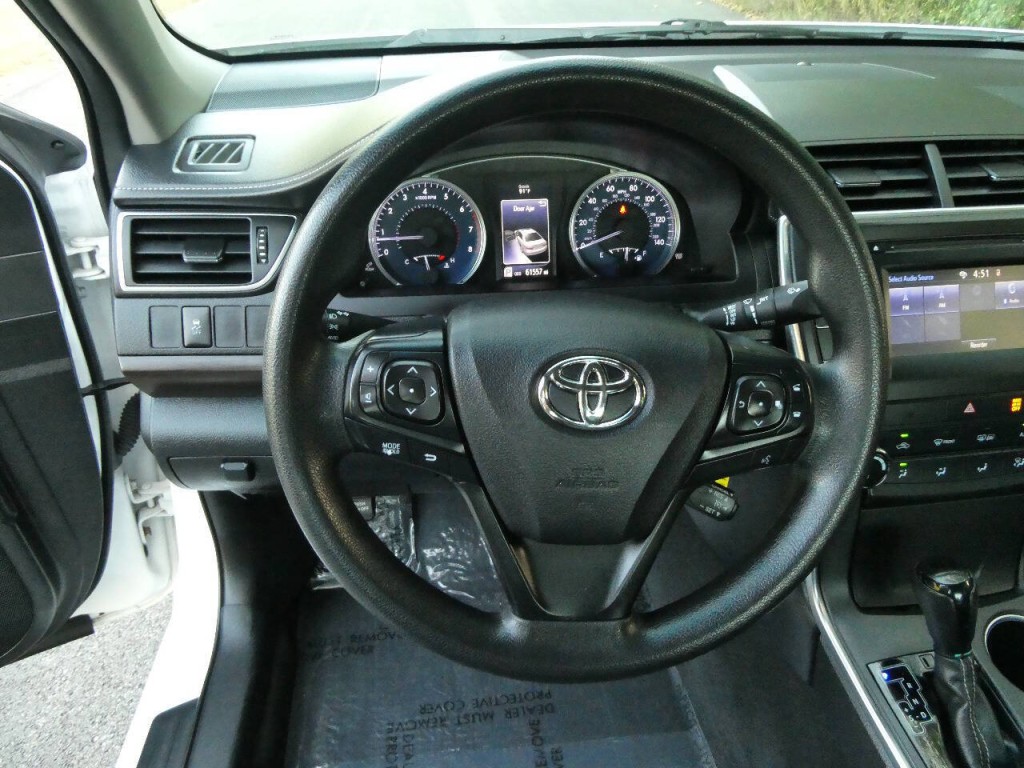 2016 Toyota Camry Image 10
