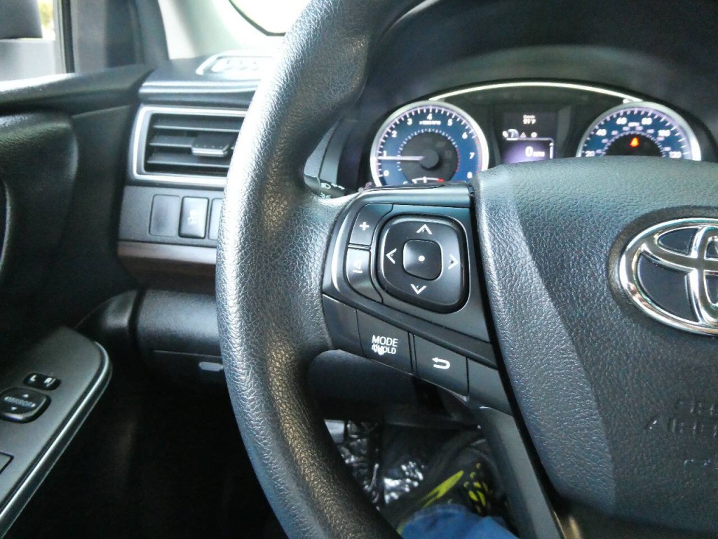 2016 Toyota Camry Image 11