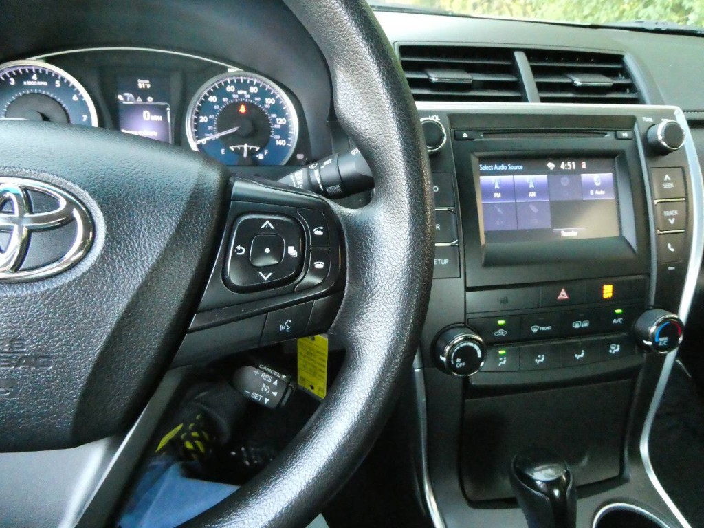 2016 Toyota Camry Image 12