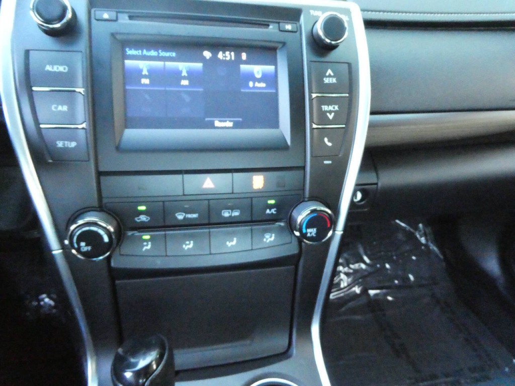 2016 Toyota Camry Image 14