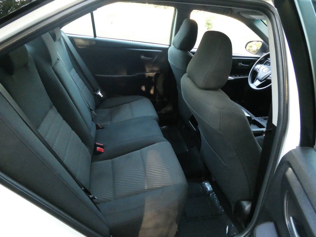 2016 Toyota Camry Image 19