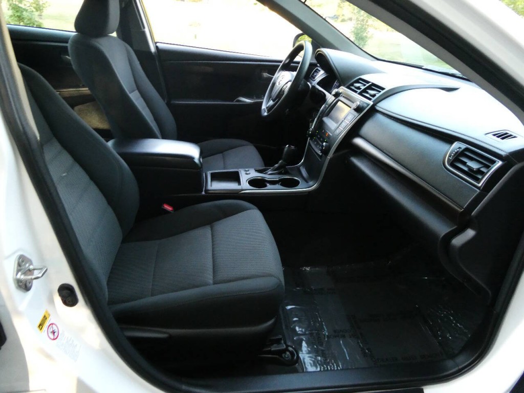2016 Toyota Camry Image 20