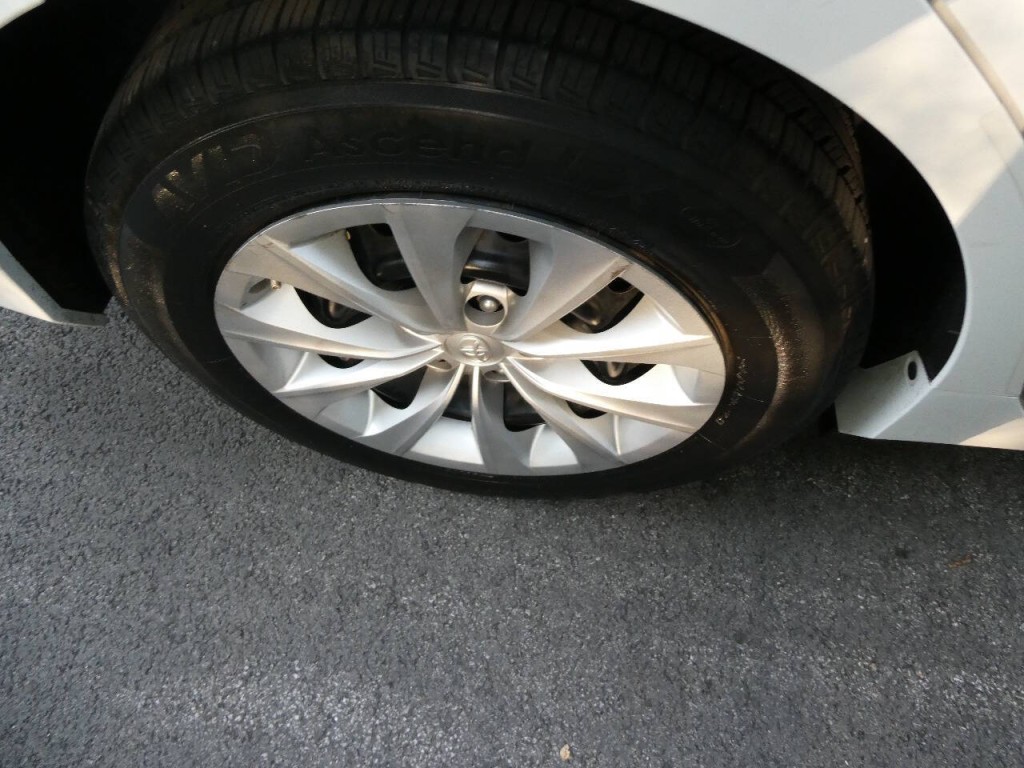 2016 Toyota Camry Image 24
