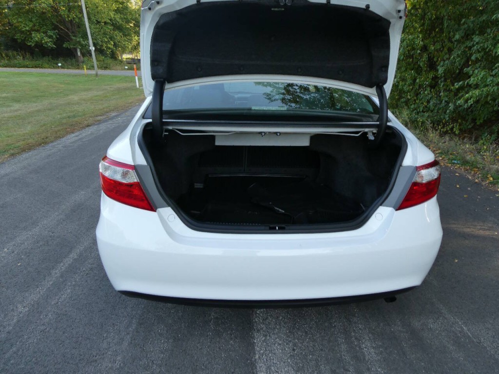 2016 Toyota Camry Image 25